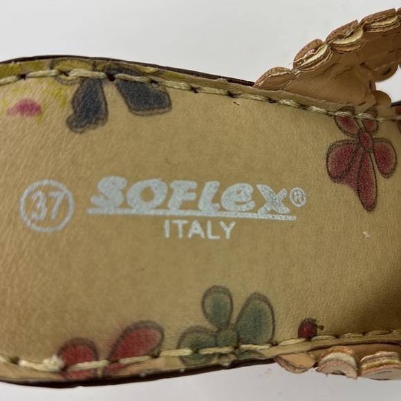 Soflex Italy Leather Applique Wedges - Picture 6 of 9
